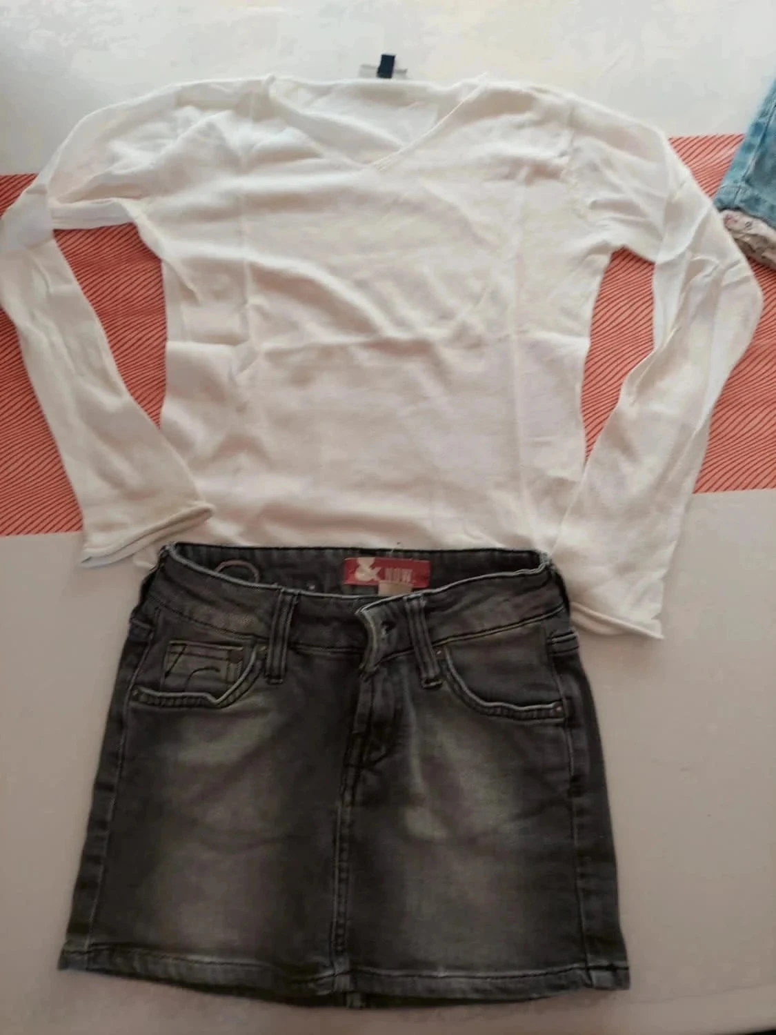 Jupe jean H&M pull fin ikks 8/10ans